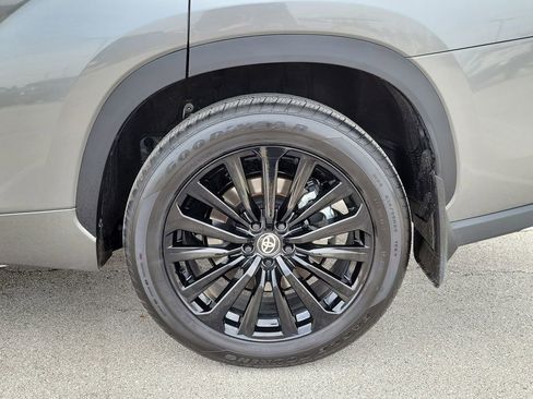 Used 2026 Toyota Highlander XSE image 7