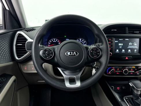 Used 2021 Kia Soul LX image 3