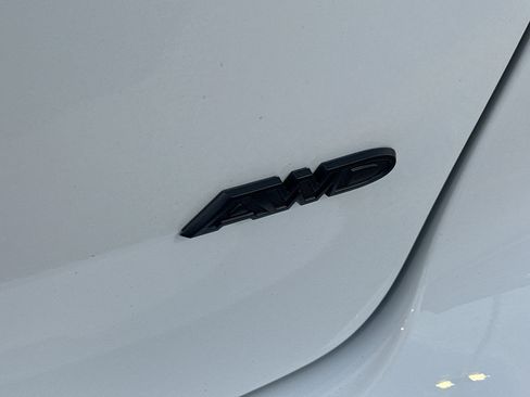 Used 2024 Chrysler Pacifica Touring-L w/ Road Tripper Package AWD/4WD image 8
