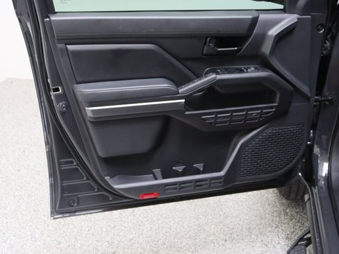 Certified 2025 Toyota Tacoma SR5 AWD/4WD image 12