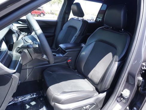 Used 2025 Jeep Grand Cherokee L Altitude RWD image 15