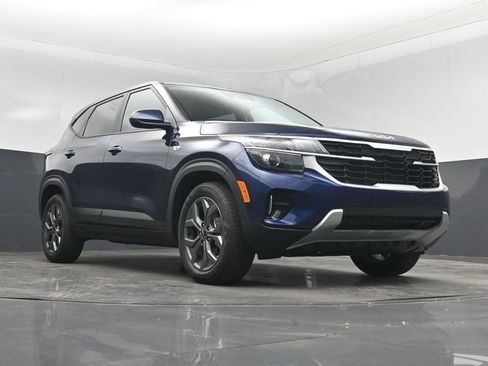 Certified 2026 Kia Seltos LX FWD image 32