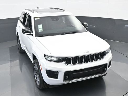 Used 2024 Jeep Grand Cherokee Overland w/ Luxury Tech Group IV image 49