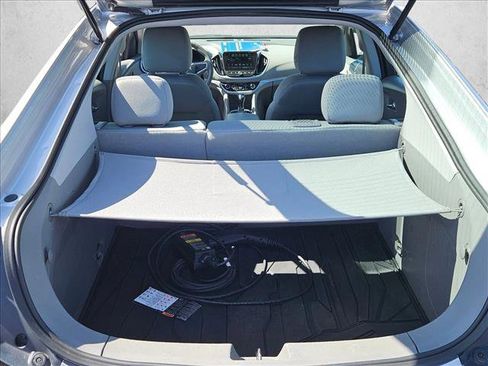 Used 2018 Chevrolet Volt LT w/ Comfort Package FWD image 6