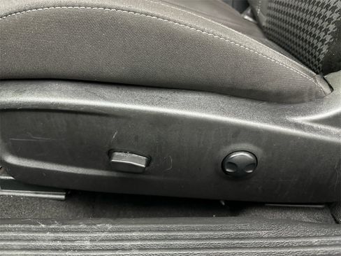 Used 2023 Dodge Challenger SXT w/ Blacktop Package image 10