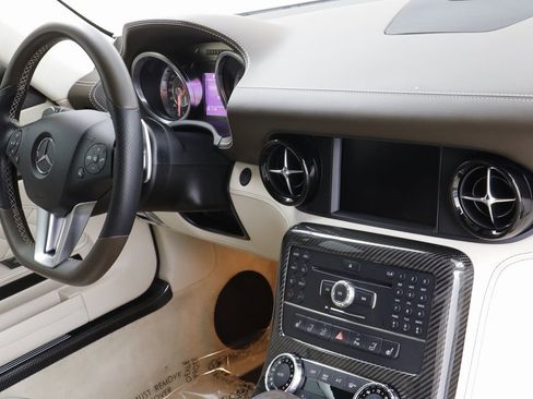 Used 2013 Mercedes-Benz SLS AMG GT Roadster image 24