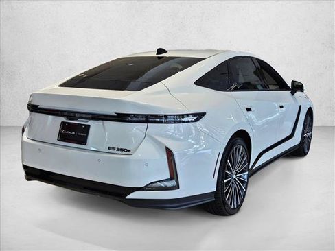 New 2026 Lexus ES 350e FWD image 2