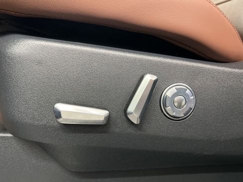 New 2026 Lincoln Navigator Reserve AWD/4WD image 32