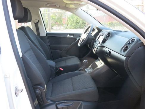 Used 2017 Volkswagen Tiguan Limited w/ Alloy Wheels Package image 14