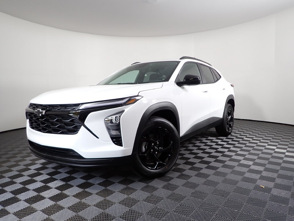 New 2026 Chevrolet Trax LT w/ Midnight Edition FWD image 2