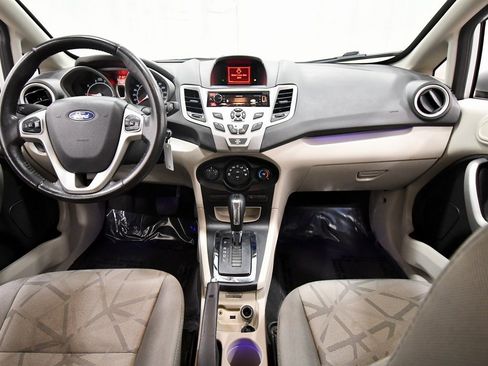 Used 2013 Ford Fiesta SE image 3