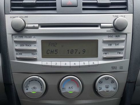 Used 2010 Toyota Camry LE FWD image 19