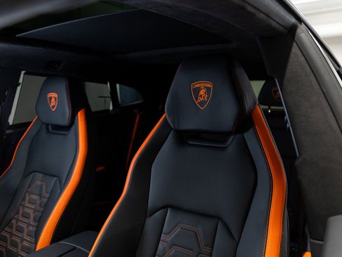 Used 2025 Lamborghini Urus SE image 29
