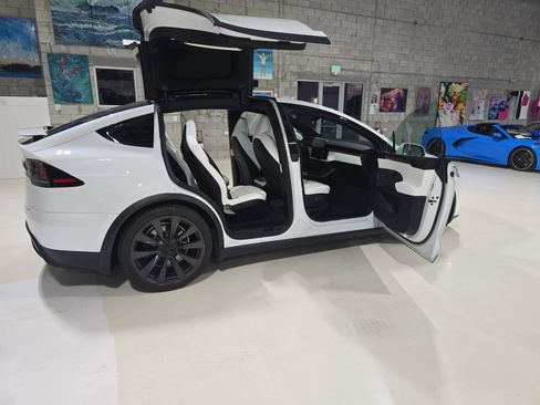 Used 2022 Tesla Model X image 23