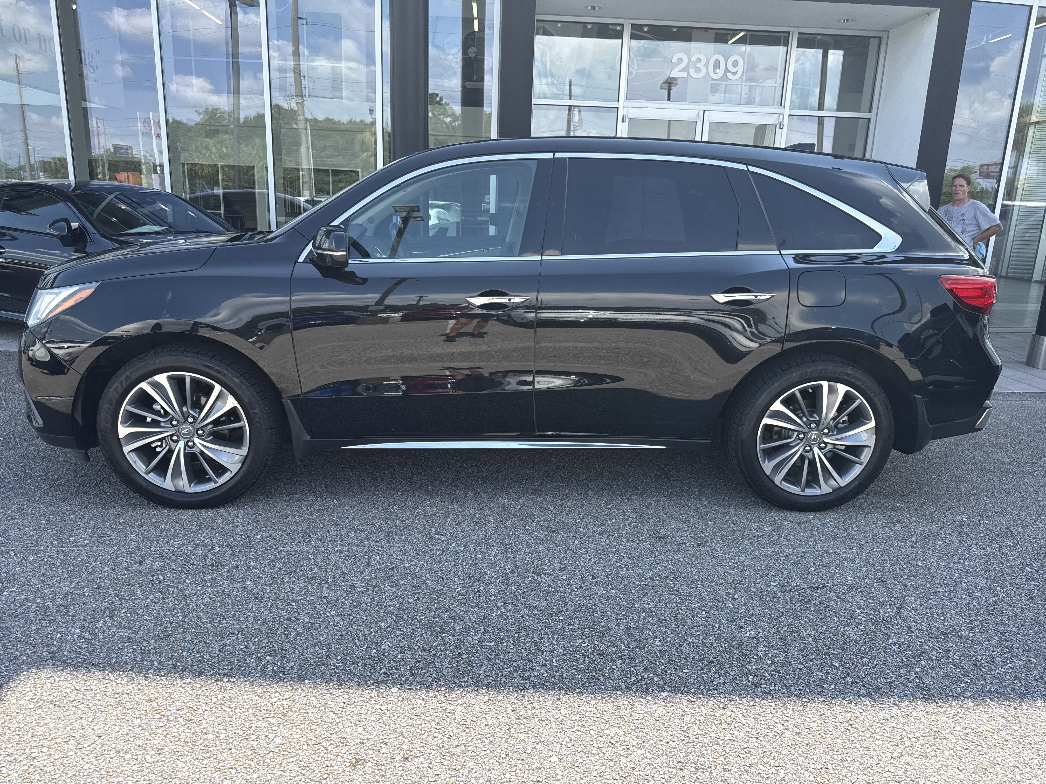 Used 2017 Acura MDX w/ Technology Package AWD/4WD image 3