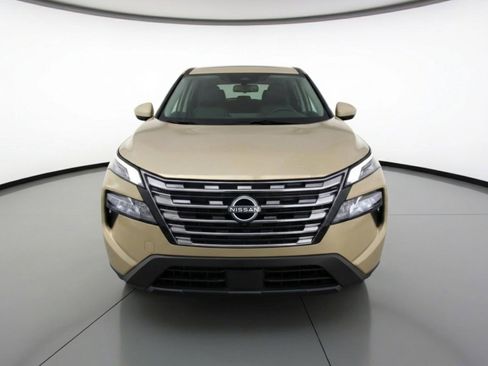 Used 2025 Nissan Rogue SV image 2