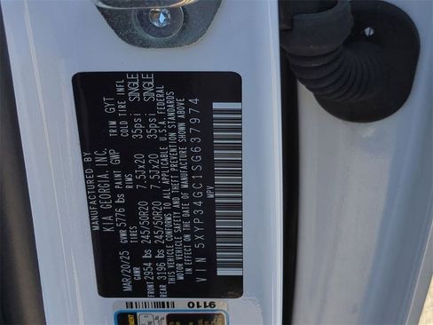 Certified 2025 Kia Telluride EX w/ EX Captain's Chair Package image 34