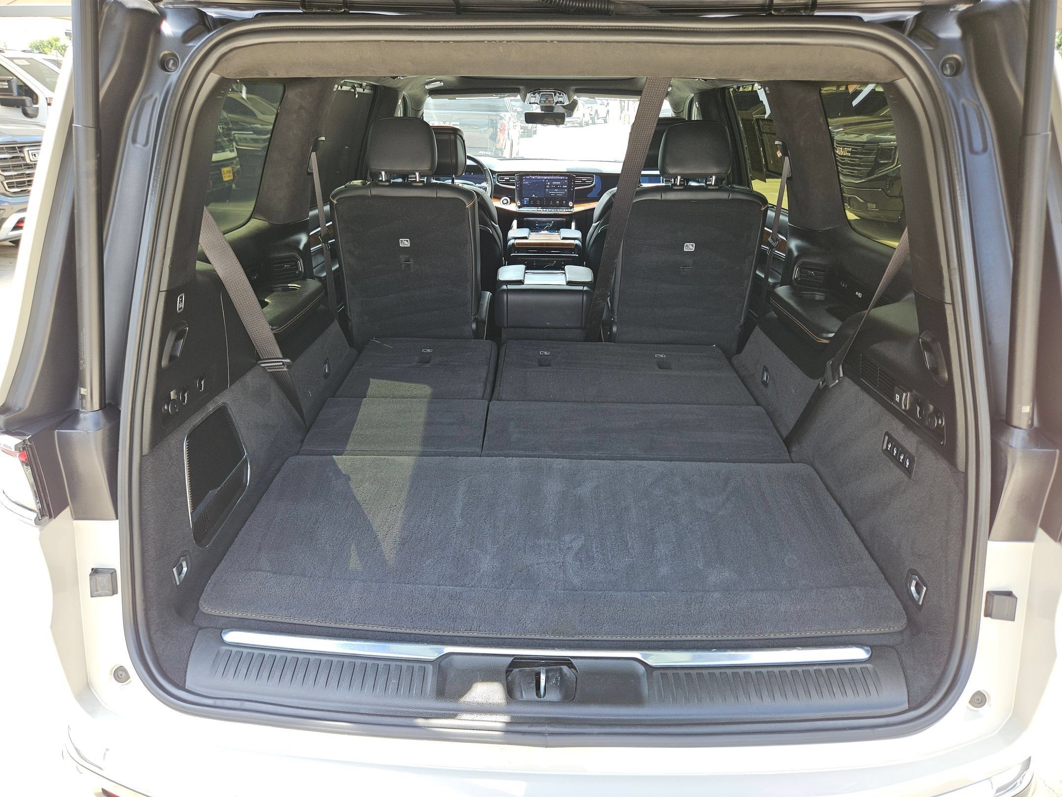 Used 2022 Jeep Grand Wagoneer Series III AWD/4WD image 25