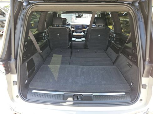 Used 2022 Jeep Grand Wagoneer Series III AWD/4WD image 25