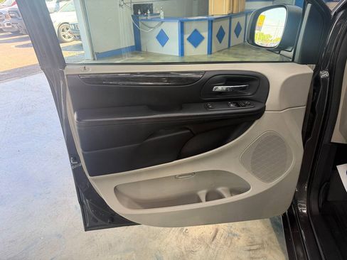 Used 2016 Dodge Grand Caravan SE w/ Quick Order Package 29E SE FWD image 15