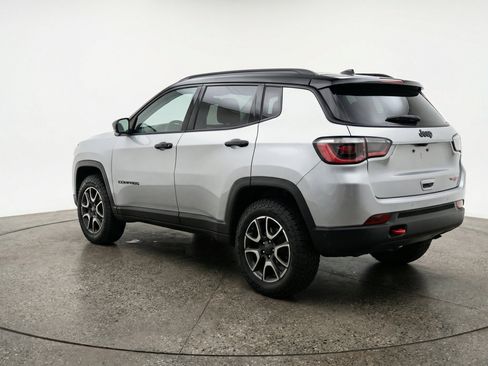 Used 2025 Jeep Compass Trailhawk AWD/4WD image 6