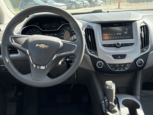 Used 2018 Chevrolet Cruze LS image 4