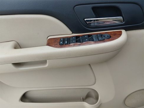 Used 2008 Chevrolet Suburban LT w/ LT Preferred Equipment Group image 30