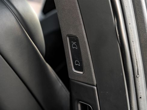 Used 2018 Tesla Model X 75D image 47