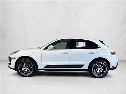Certified 2026 Porsche Macan AWD/4WD image 2