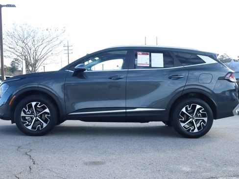 Used 2025 Kia Sportage EX image 2