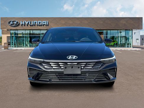 Used 2025 Hyundai Elantra SEL FWD image 12