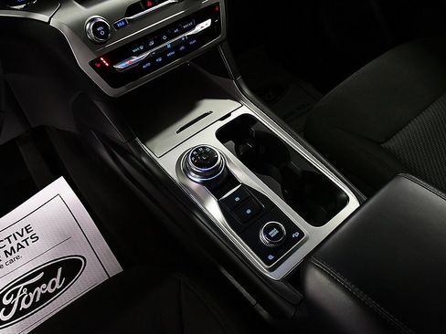 Used 2022 Ford Explorer XLT image 23