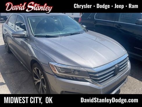 Used 2021 Volkswagen Passat 2.0T SE FWD image 1