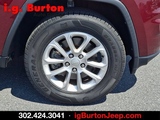 Used 2021 Jeep Grand Cherokee Laredo AWD/4WD image 8