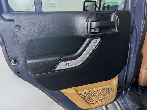 Used 2017 Jeep Wrangler Unlimited Rubicon w/ Dual Top Group image 24