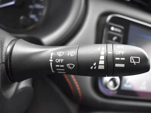 Used 2023 Nissan Kicks SR w/ SR Premium Package image 25