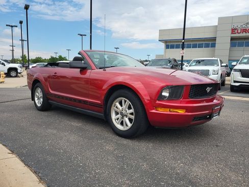 Used 2007 Ford Mustang Convertible RWD image 10