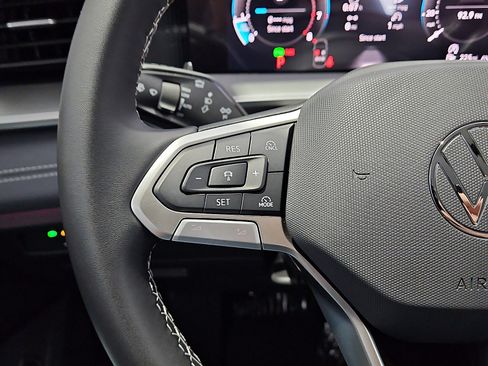 New 2026 Volkswagen Tiguan SE image 19