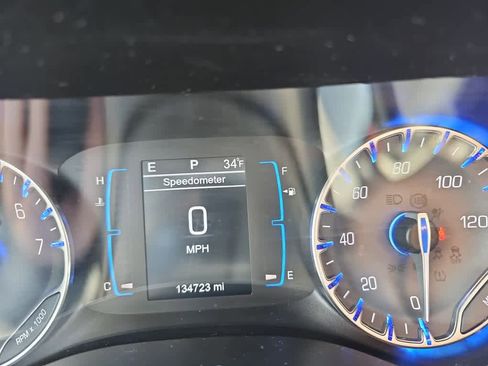 Used 2017 Chrysler Pacifica Touring-L image 17