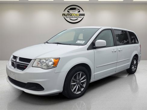 Used 2016 Dodge Grand Caravan SE image 3