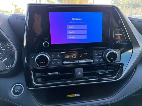 Used 2024 Toyota Highlander LE image 16