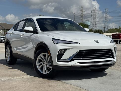 Used 2025 Buick Envista Preferred image 2