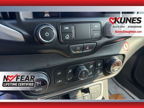 Used 2024 GMC Terrain SLT image 36