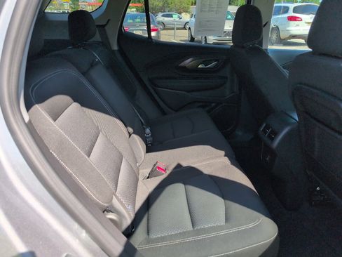 Used 2024 GMC Terrain SLE image 12