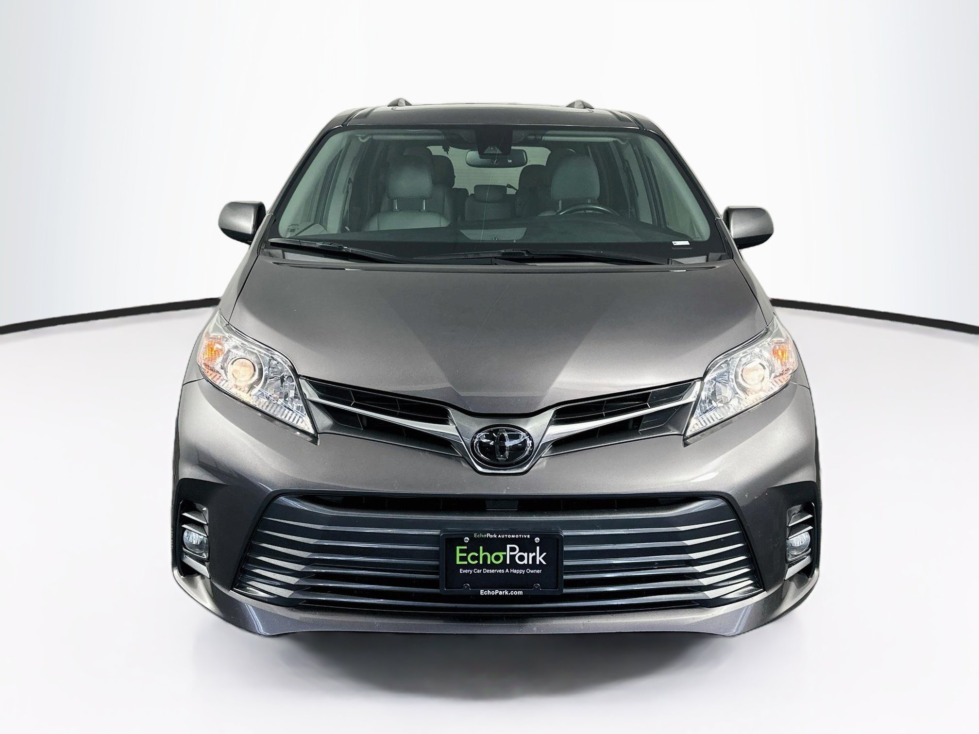 Used 2019 Toyota Sienna XLE FWD image 2