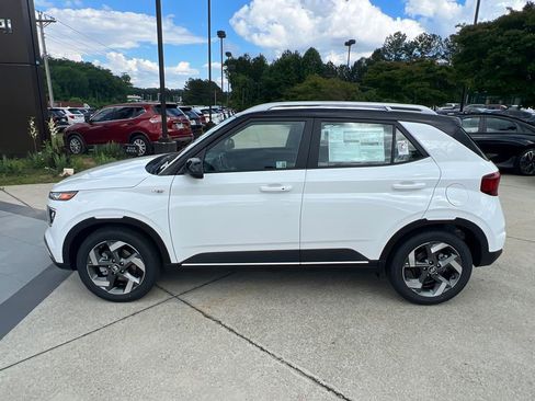 New 2025 Hyundai Venue Limited image 8