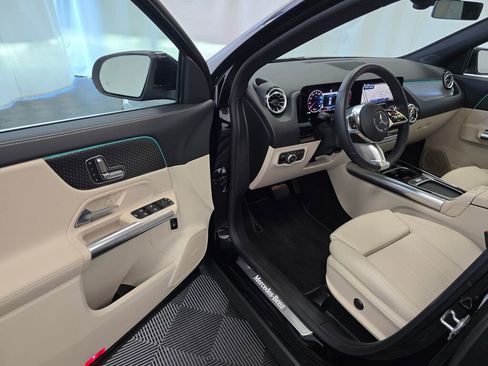 Used 2025 Mercedes-Benz GLA 250 4MATIC image 31