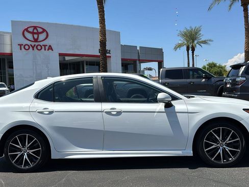 Used 2023 Toyota Camry SE image 8