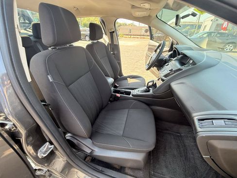 Used 2018 Ford Focus SE w/ SE Appearance Package FWD image 13