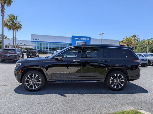 Used 2021 Jeep Grand Cherokee L Overland w/ Luxury Tech Group IV AWD/4WD image 18